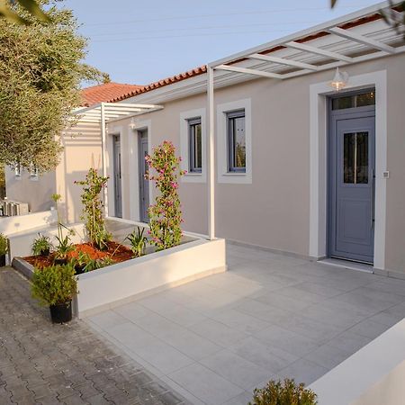 Dionisos Suites Lixouri Buitenkant foto