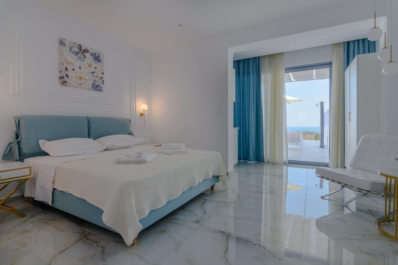 Dionisos Suites Lixouri Buitenkant foto