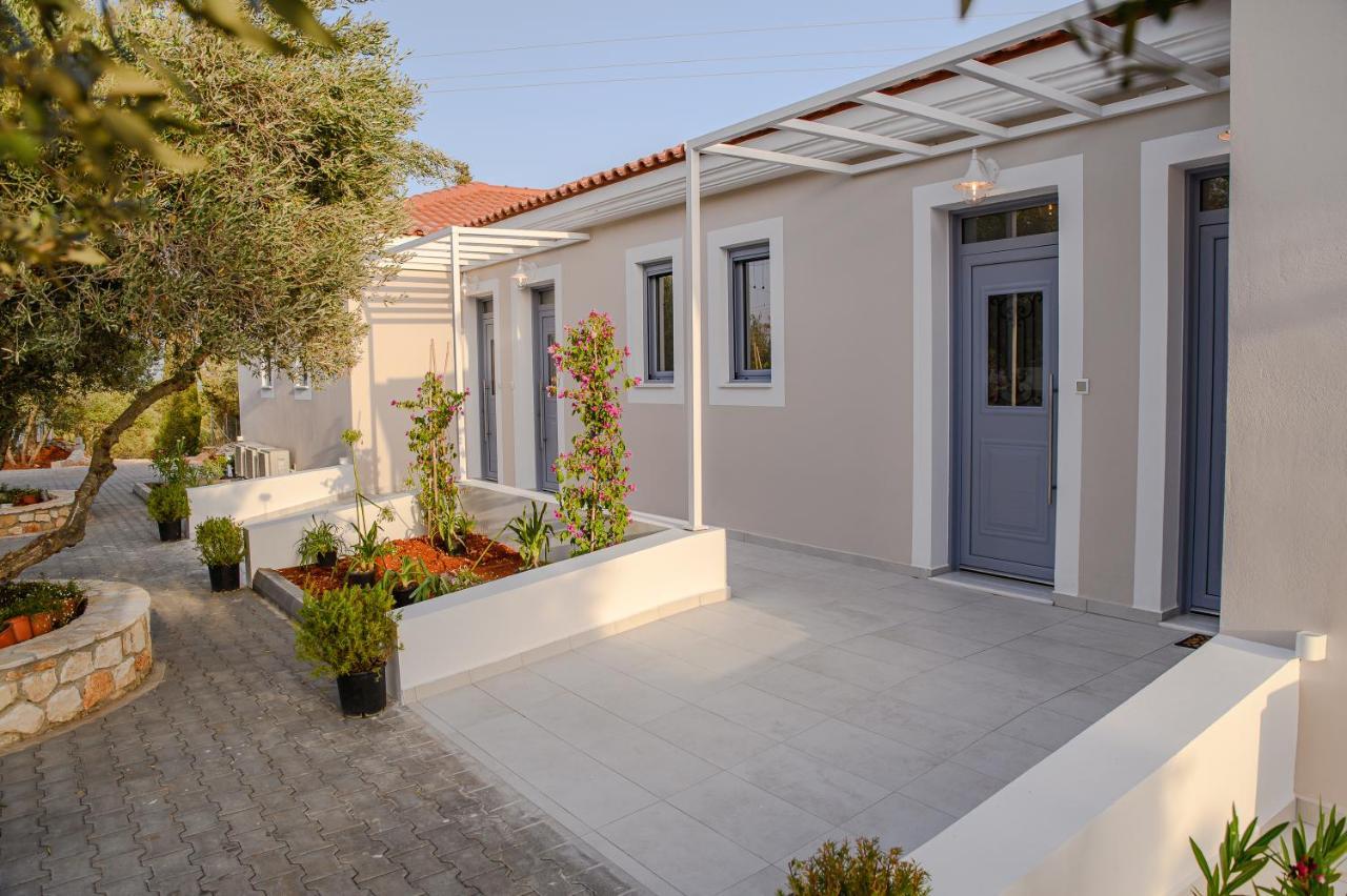 Dionisos Suites Lixouri Buitenkant foto