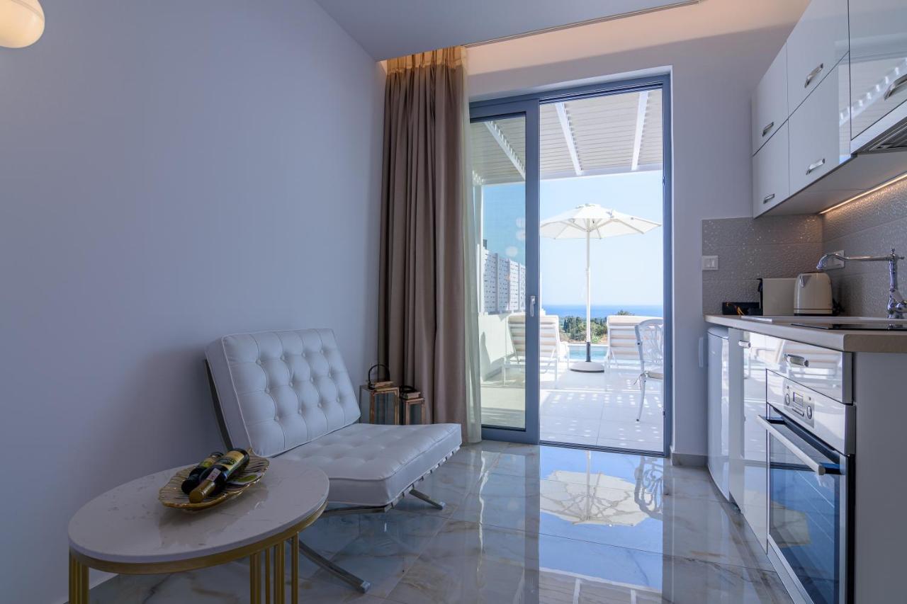 Dionisos Suites Lixouri Buitenkant foto