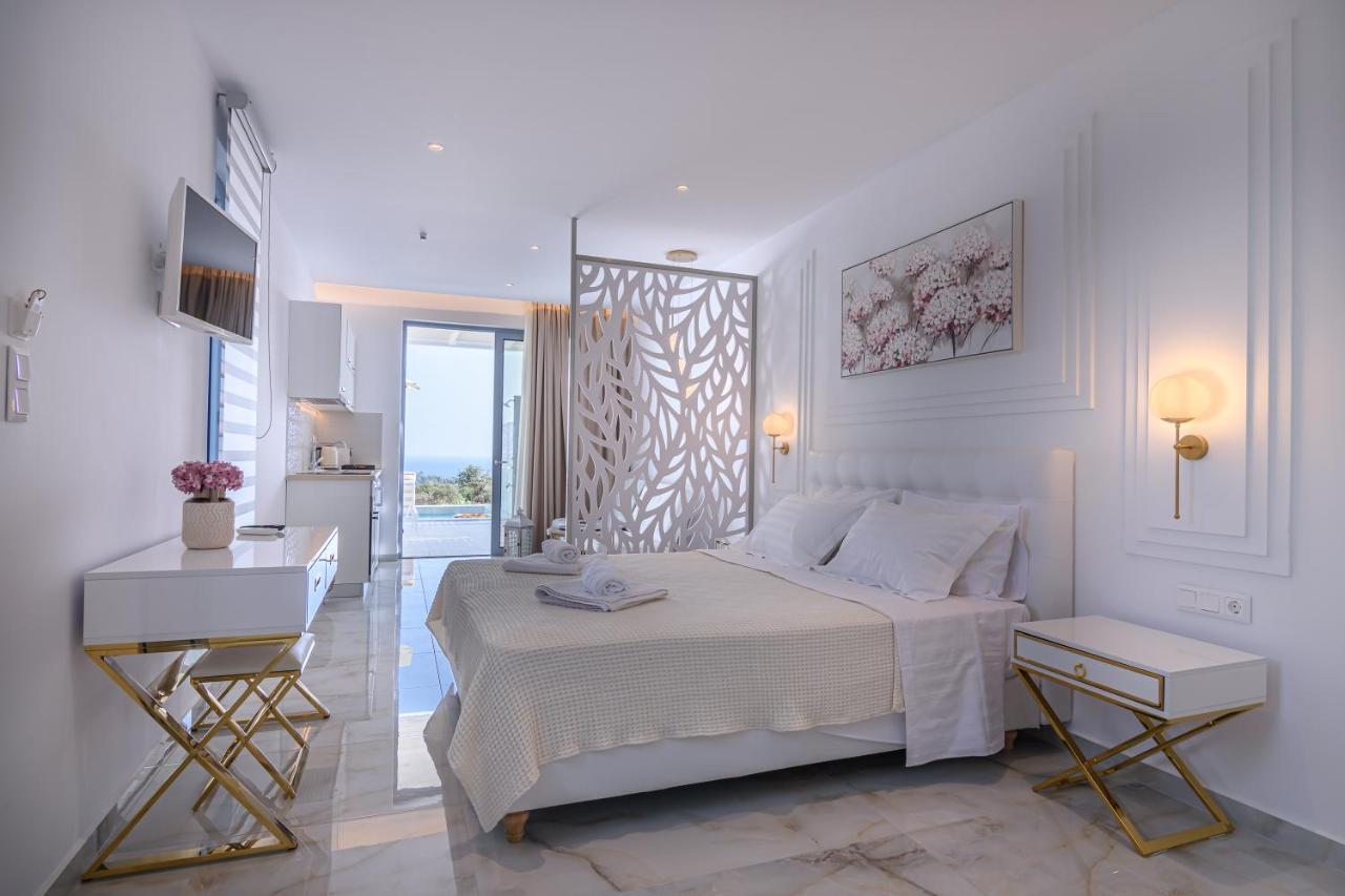 Dionisos Suites Lixouri Buitenkant foto
