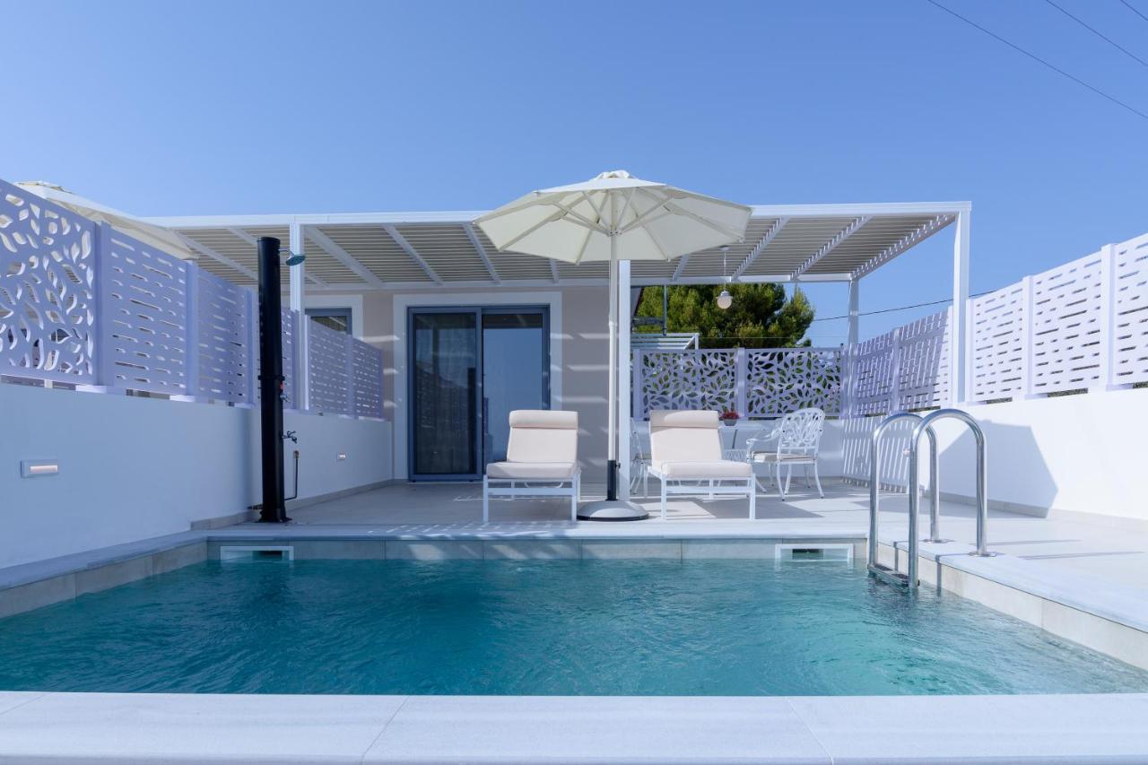 Dionisos Suites Lixouri Buitenkant foto