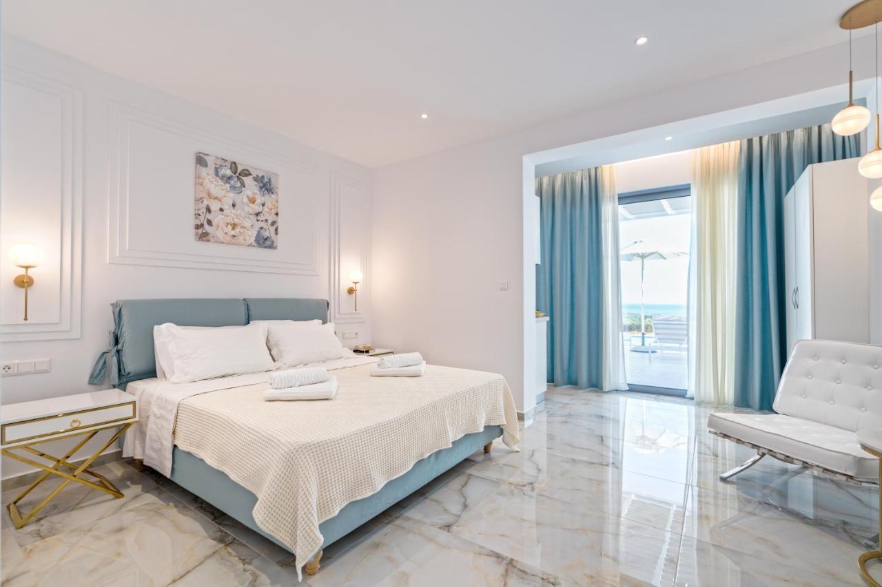 Dionisos Suites Lixouri Buitenkant foto
