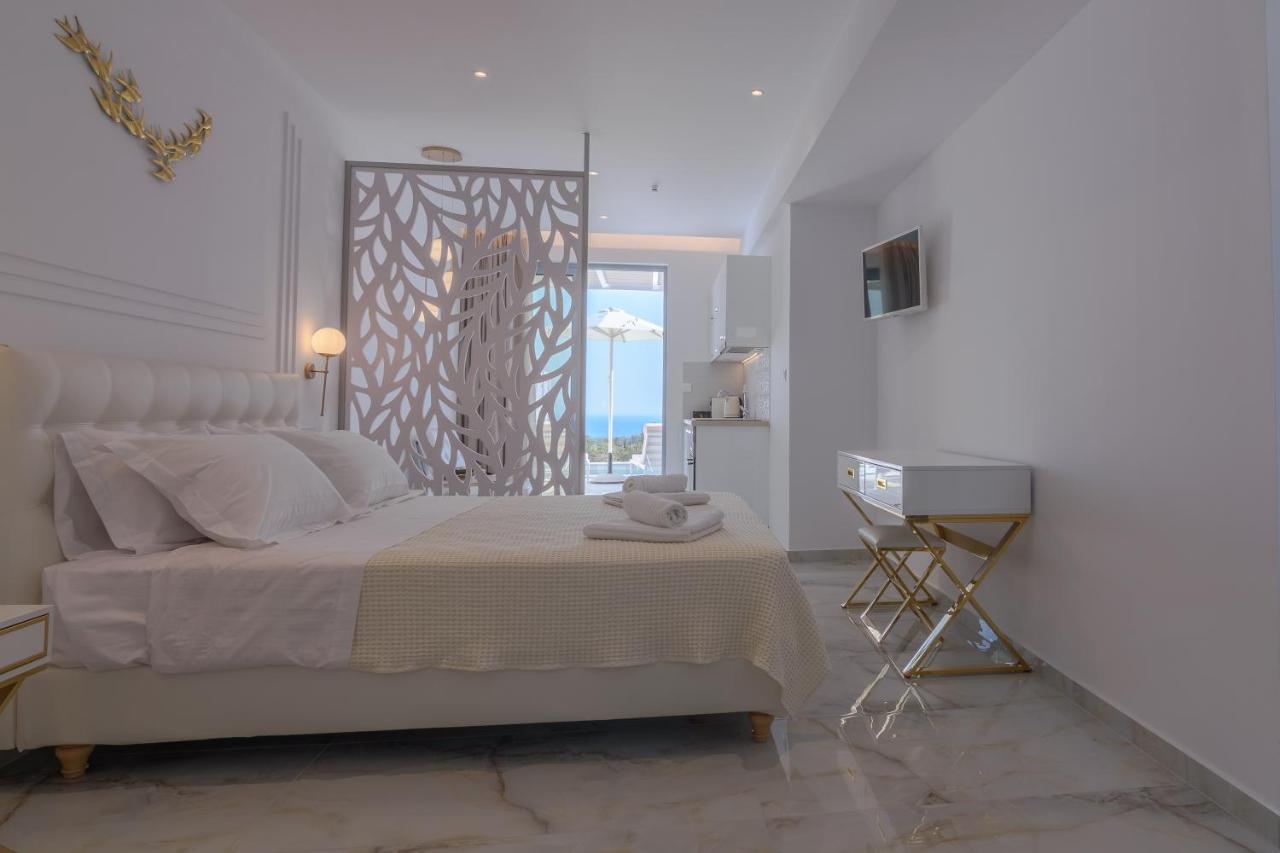 Dionisos Suites Lixouri Buitenkant foto