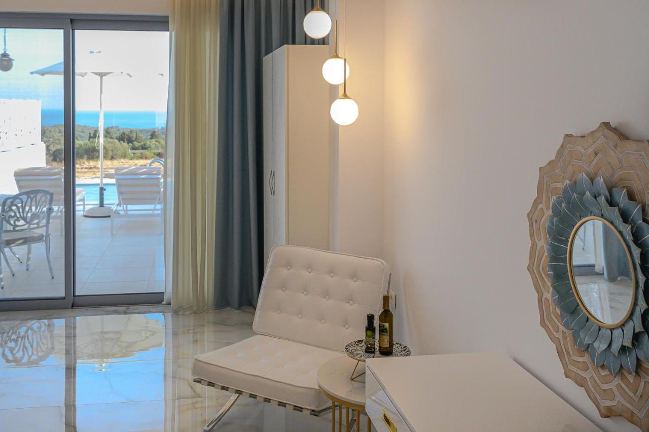 Dionisos Suites Lixouri Buitenkant foto