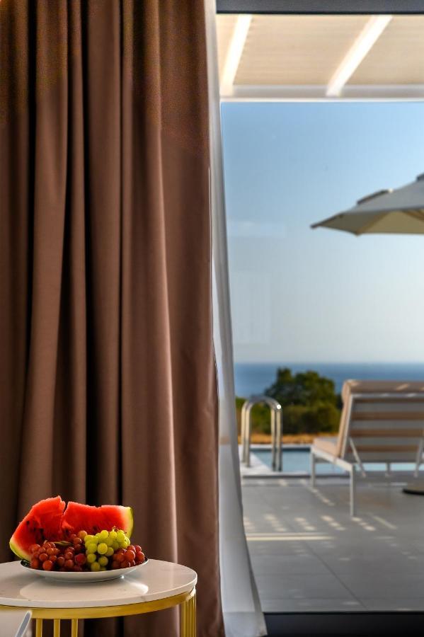Dionisos Suites Lixouri Buitenkant foto