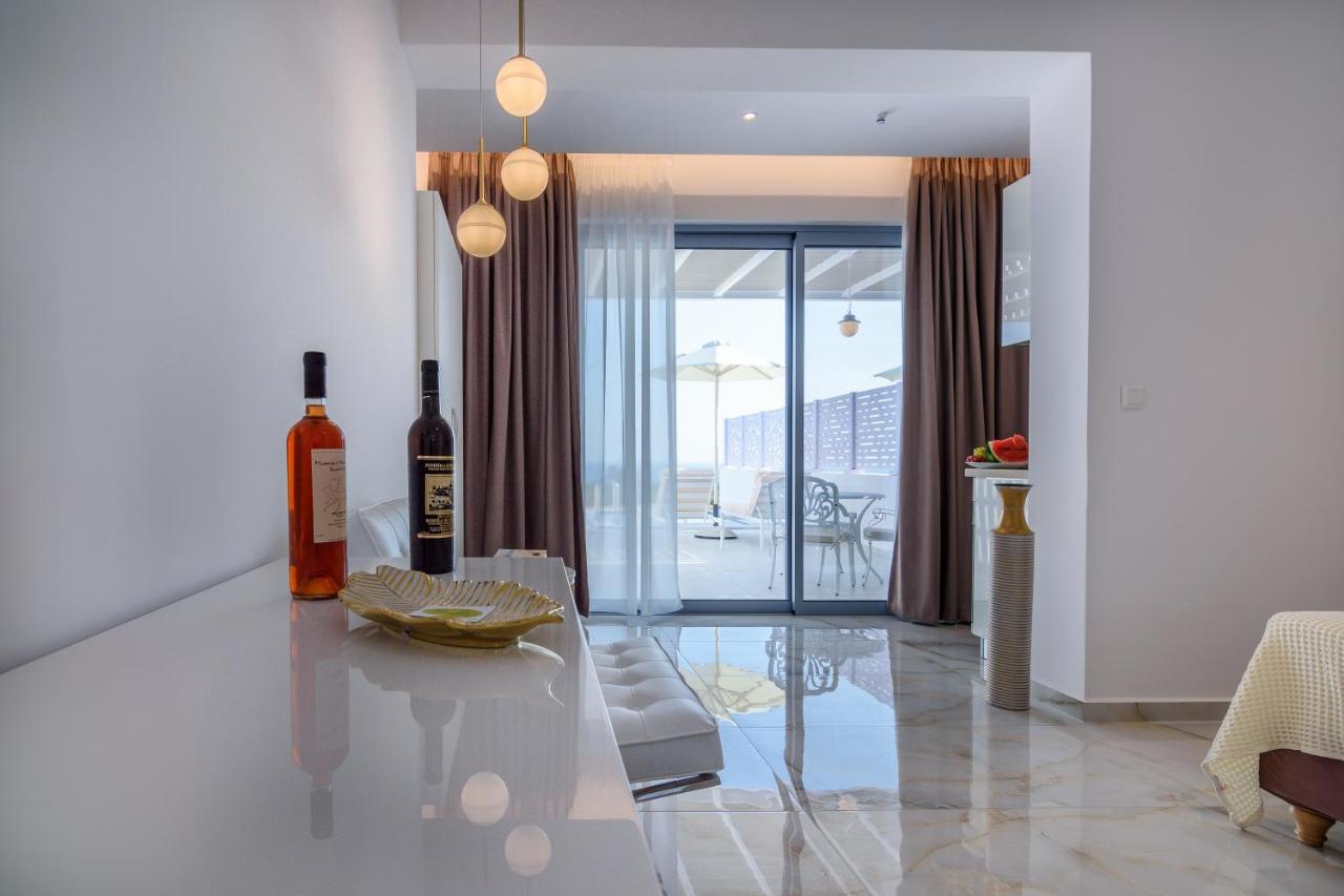 Dionisos Suites Lixouri Buitenkant foto