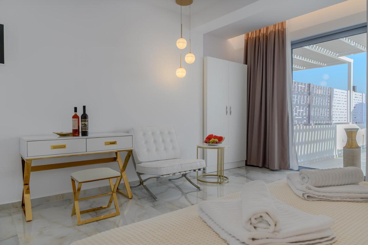 Dionisos Suites Lixouri Buitenkant foto