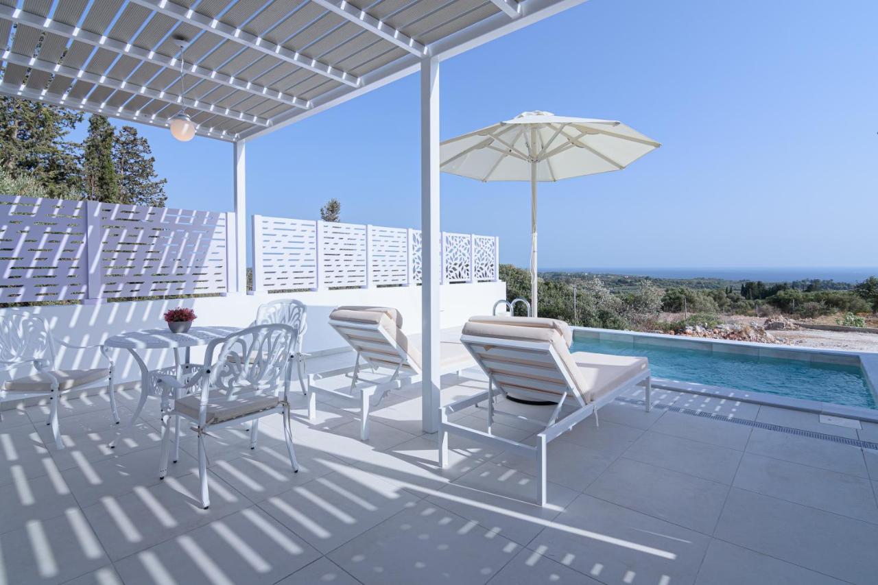 Dionisos Suites Lixouri Buitenkant foto