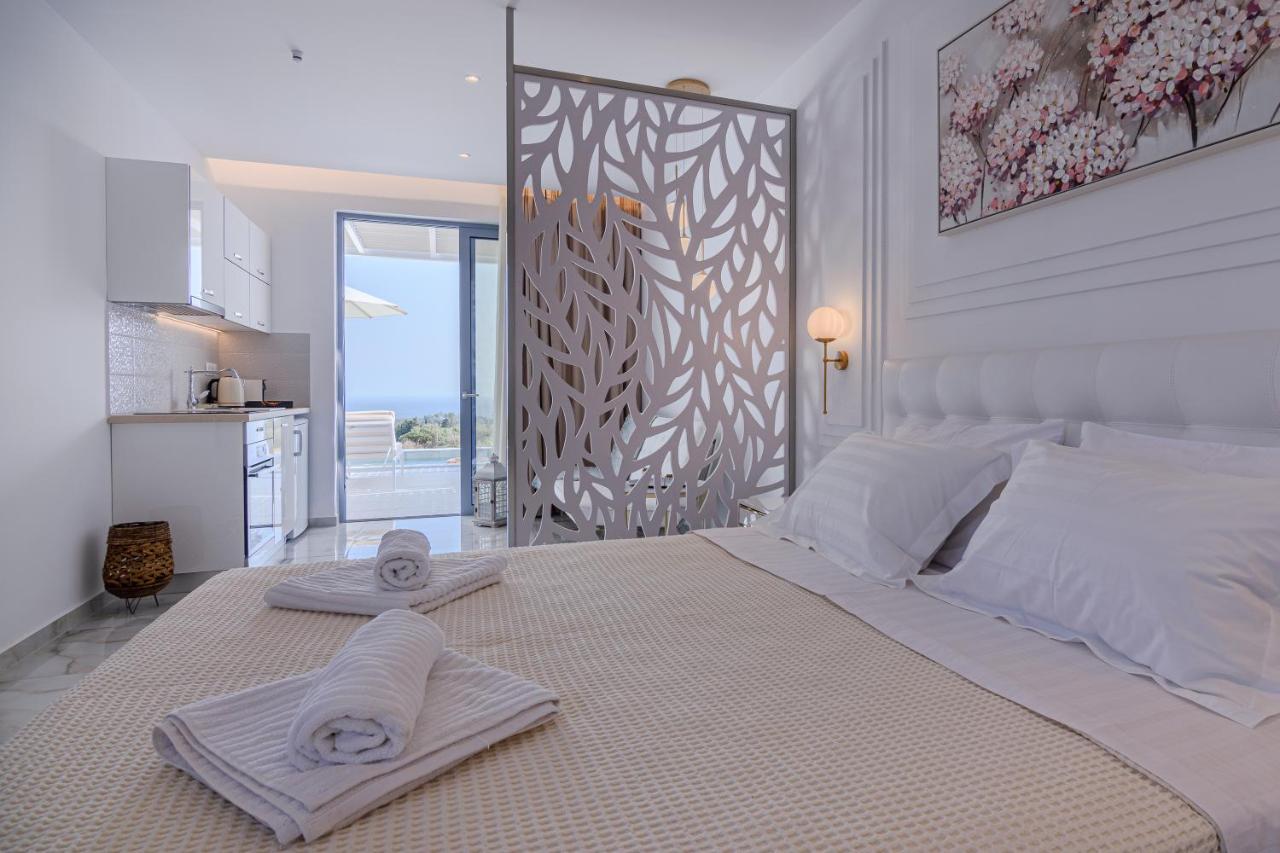 Dionisos Suites Lixouri Buitenkant foto