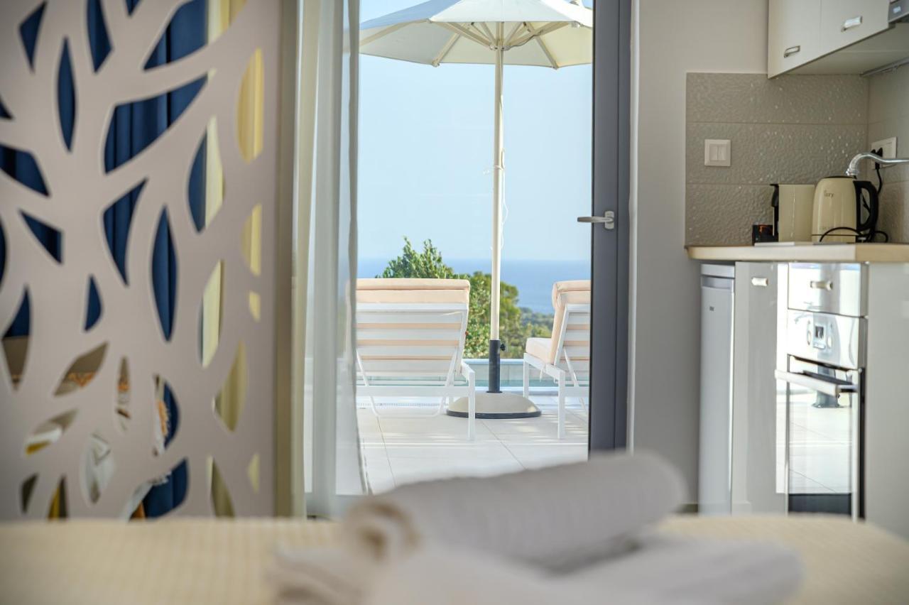 Dionisos Suites Lixouri Buitenkant foto