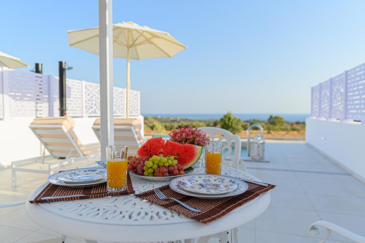Dionisos Suites Lixouri Buitenkant foto