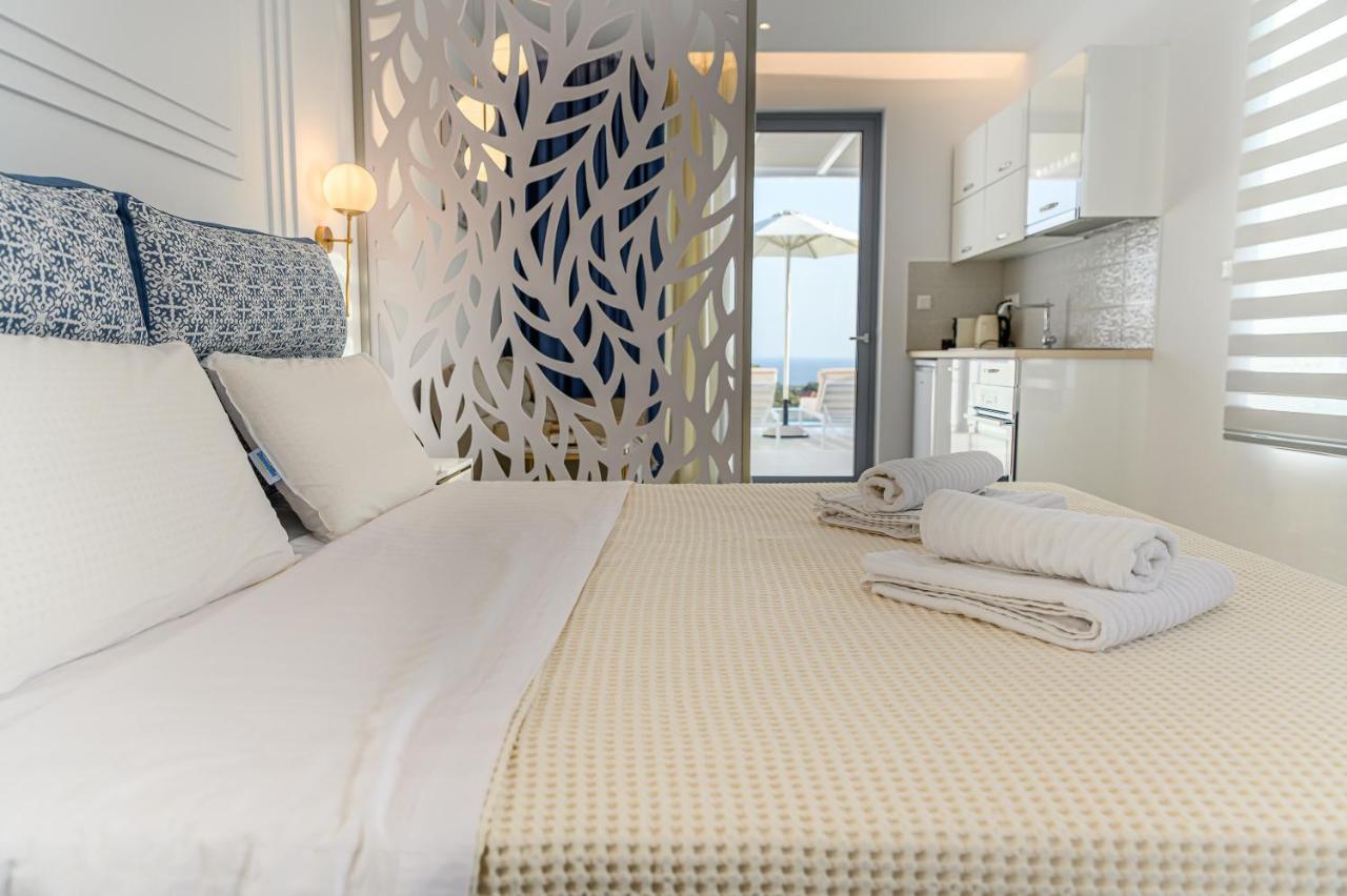 Dionisos Suites Lixouri Buitenkant foto