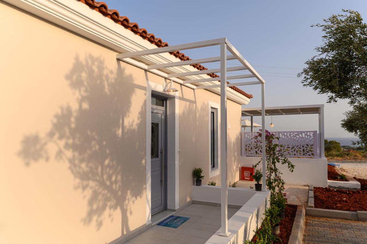 Dionisos Suites Lixouri Buitenkant foto