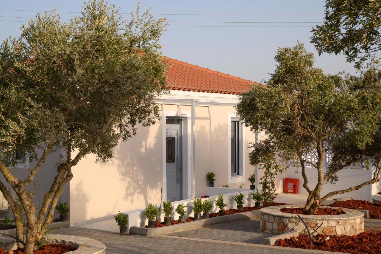 Dionisos Suites Lixouri Buitenkant foto