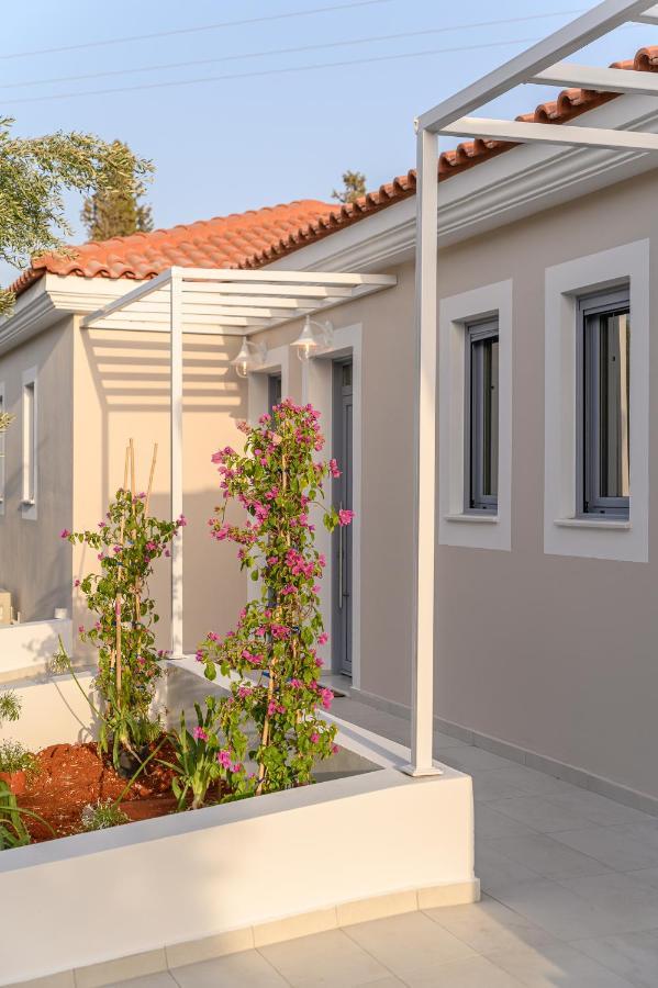 Dionisos Suites Lixouri Buitenkant foto