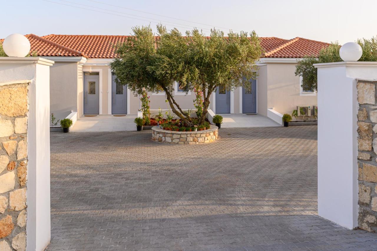 Dionisos Suites Lixouri Buitenkant foto
