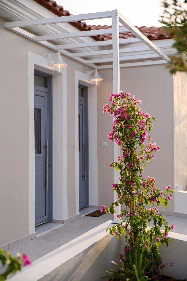Dionisos Suites Lixouri Buitenkant foto