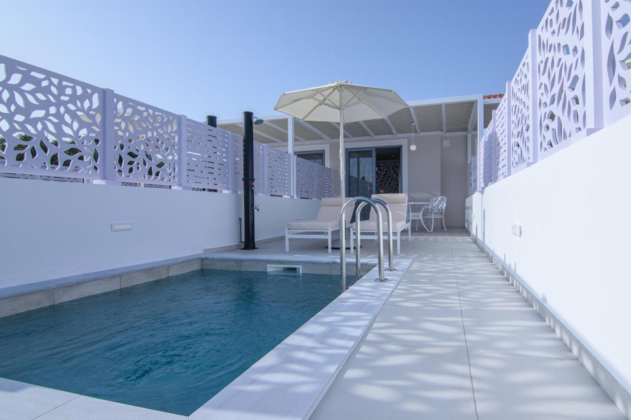 Dionisos Suites Lixouri Buitenkant foto