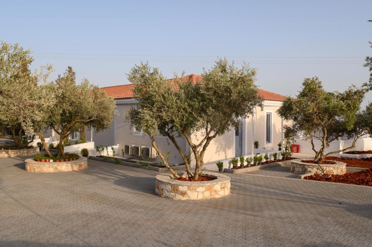 Dionisos Suites Lixouri Buitenkant foto